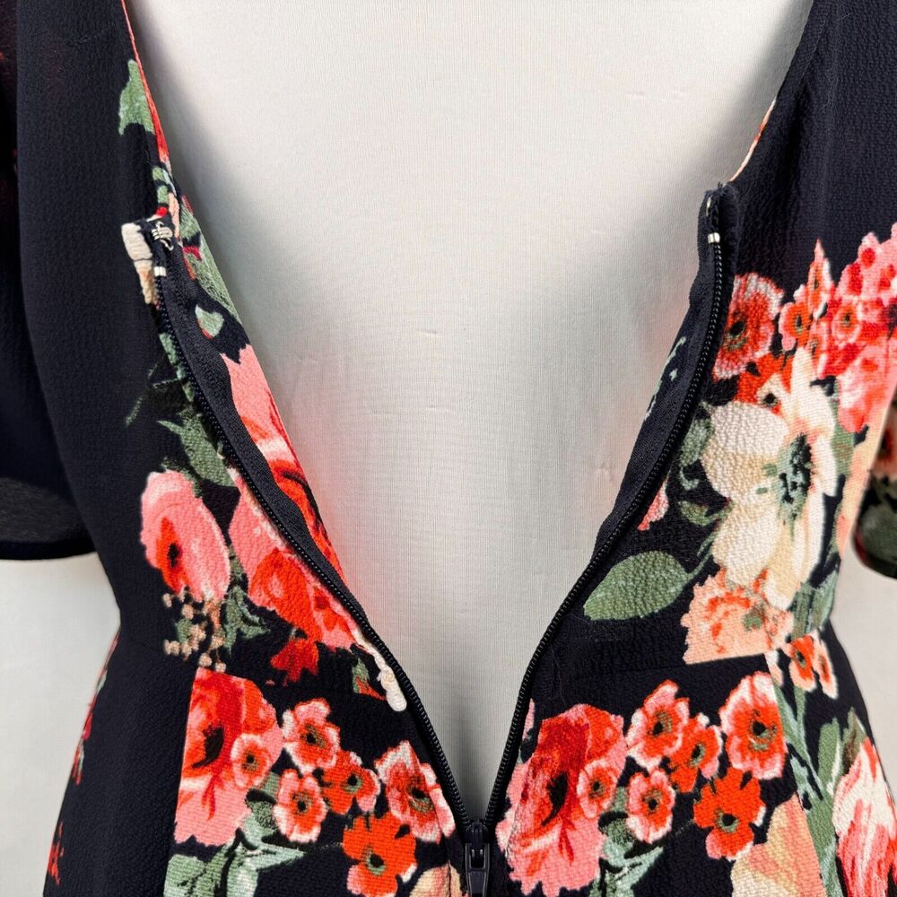 Trixxi Clothing Co Romper Sz S Black Navy Floral Ruffled Sleeve Surplice Wrap - Picture 6 of 9